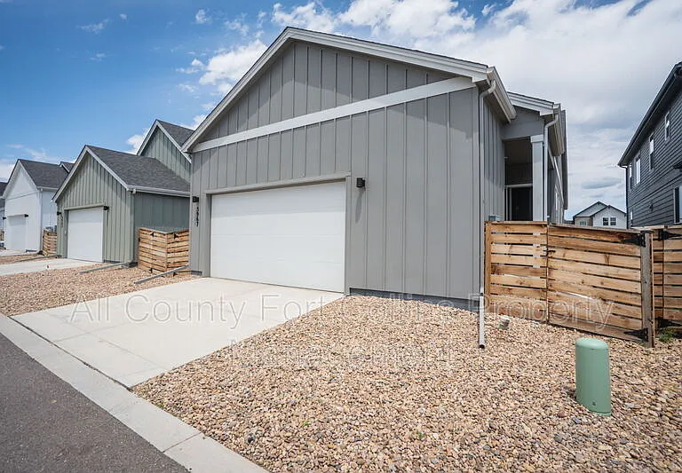 5967 Rendezvous Pkwy — Photo 24