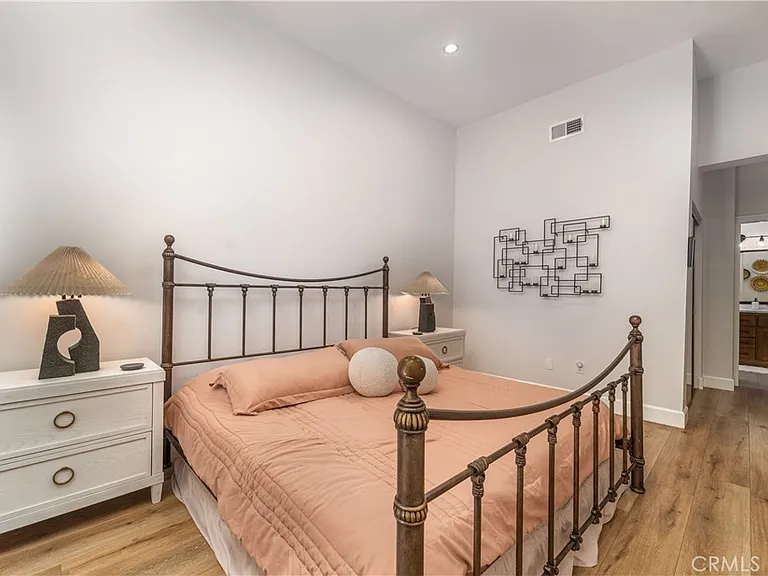 21327 Providencia St — Photo 45