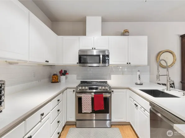 15026 40th Avenue W #2-401, Lynnwood, WA 98087