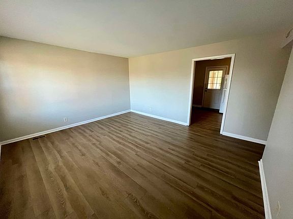 3rd image of 1010 Todd Ct
