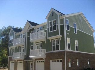 1543 Walnut View Dr, Charlotte, NC 28208