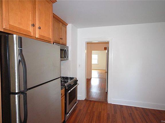 4th image of 109 Holland St Unit 1