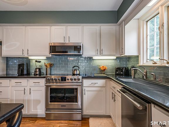 3rd image of 22 Thelbridge Street #22