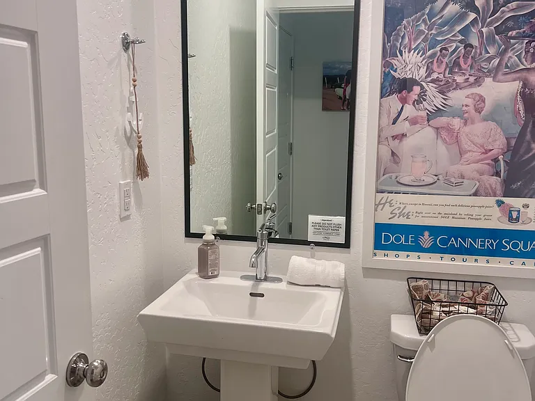 2712 E Tamarind Dr — Photo 12