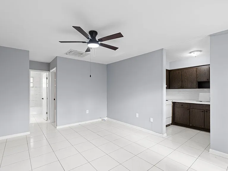 6125 SW 48th Ct #3 — Photo 6