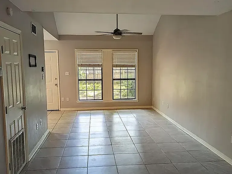 1318 Sharlo Ave — Photo 5