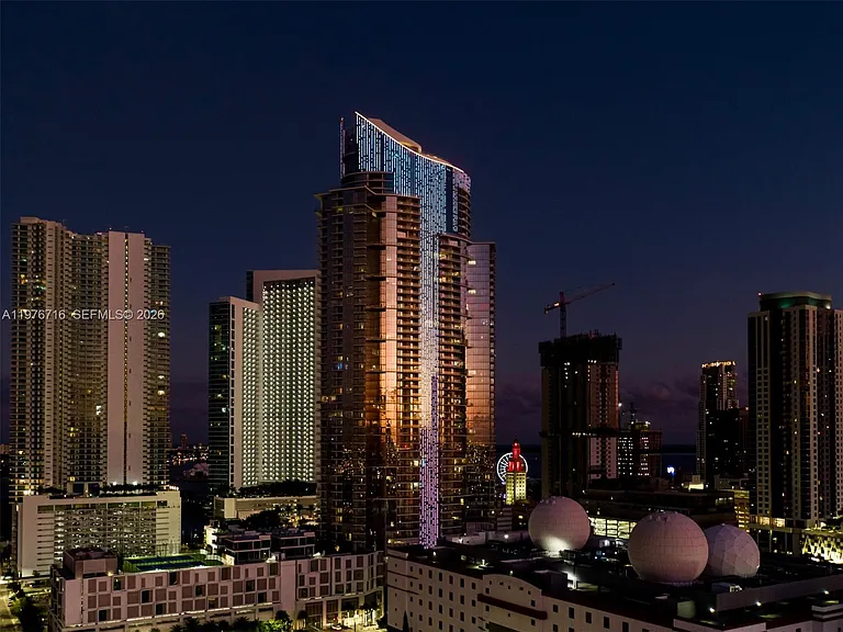 851 NE 1st Ave #Penthouse 5402 — Photo 59
