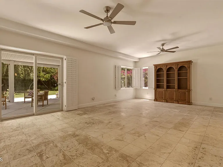 664 S Mansfield Ave — Photo 9