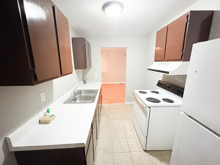 516 Goldensand Ln — Photo 6