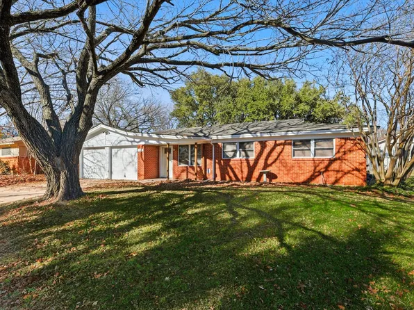 1204 Crestview Dr, Hurst, TX 76053