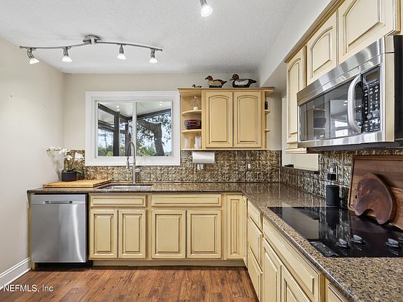 5th image of 3831 LUTH Drive E
