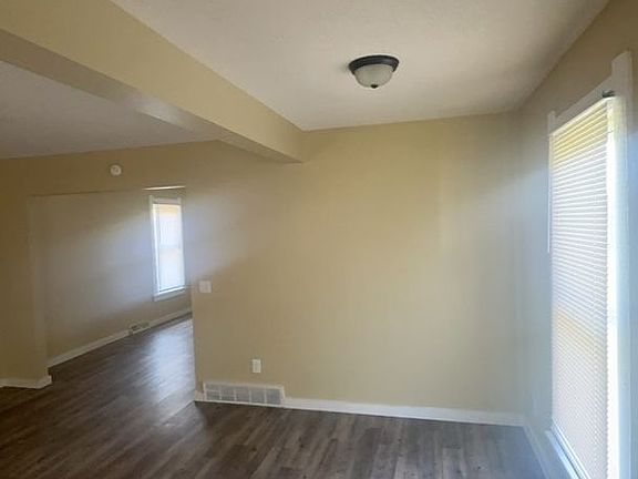 2nd image of 2114 Woodford St