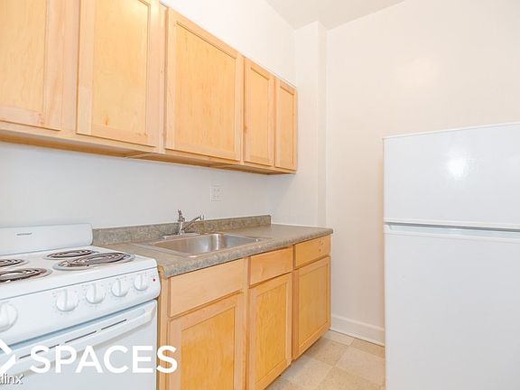 3rd image of 536 W Arlington Pl #Unt209