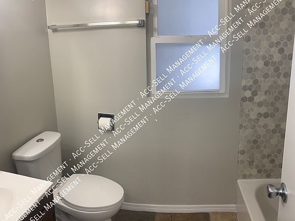 5th image of 1015 Powers Ave NW