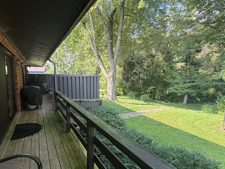 5730 Pineview Dr — Photo 26