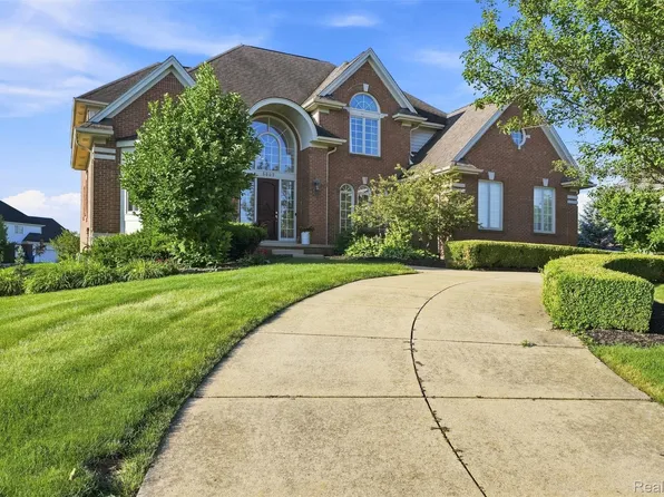 3603 N Century Oak Cir, Oakland, MI 48363