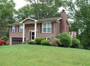 402 Collinwood Dr, Oak Hill, WV