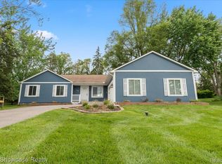 1188 Pinecrest Dr, White Lake, MI