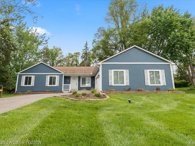 1188 Pinecrest Dr, White Lake, MI, 48386