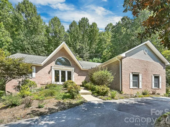 4311 Cove Loop Rd, Hendersonville, NC 28739