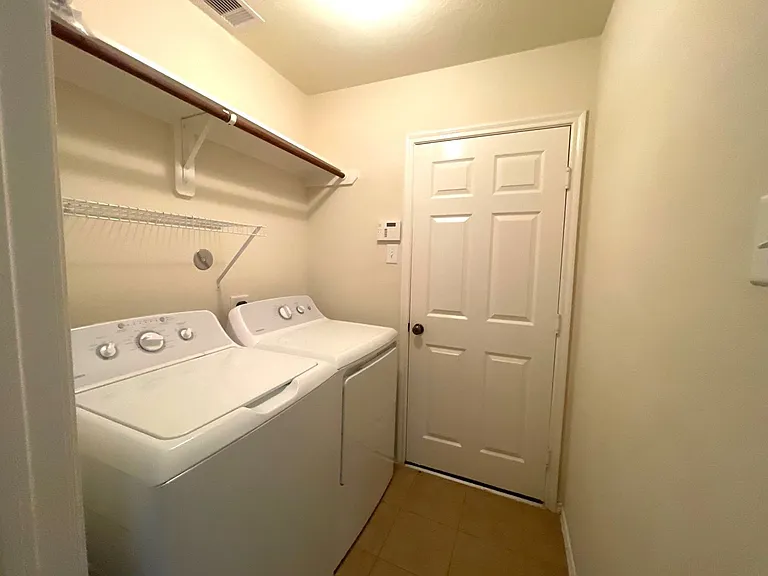 20130 Breezy Oak Ct — Photo 10