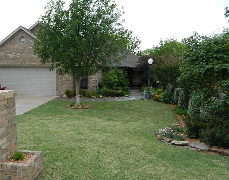 1st image of 13 NW Heatherstone Dr