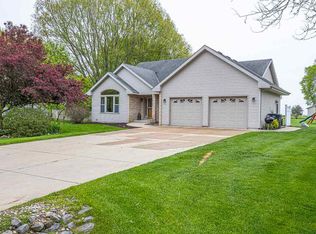 W9657 Ivan St, Cambridge, WI 53523