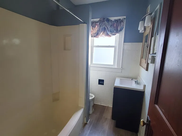 137-139 McKinley St — Photo 2