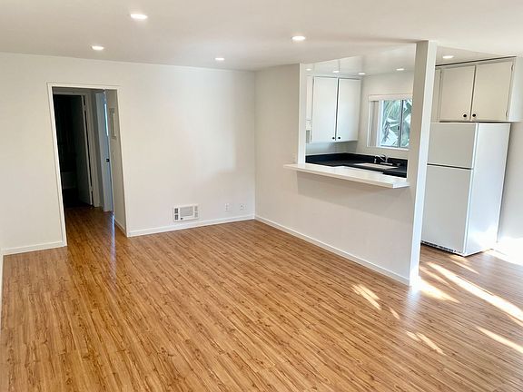 4th image of 1448 Monterey Blvd #209