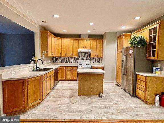 5th image of 12402 Falconbridge Dr