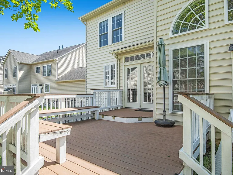 8416 Churchside Dr — Photo 32