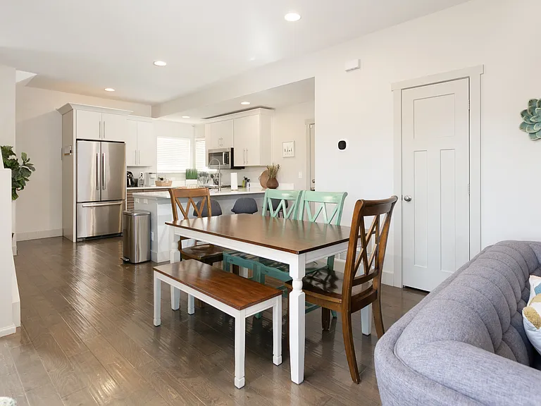 913 Columbine Ave — Photo 3
