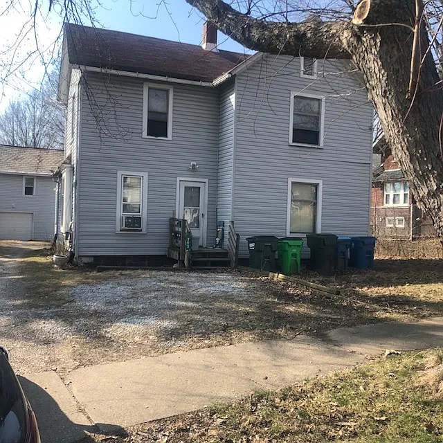 792 N Summit St #Up photo 1