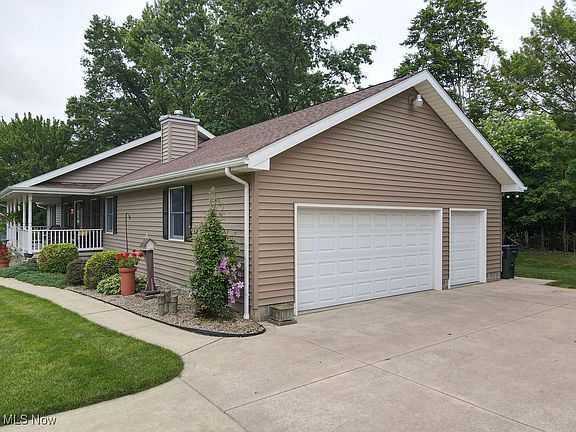 3rd image of 1268 Woods Dr
