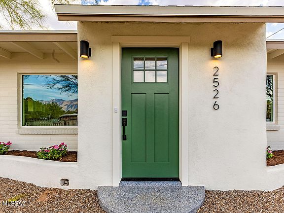 4th image of 2526 E Alturas St