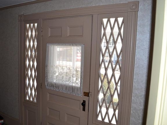 2nd image of 30 Lincoln St