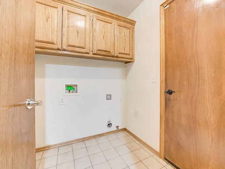 605 Eastview Dr — Photo 19