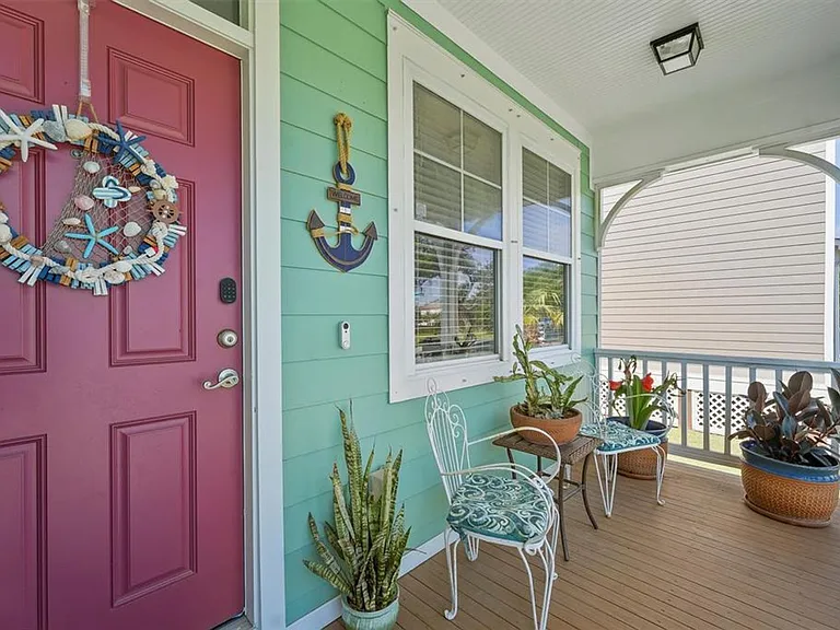 4418 N Live Oaks Cir — Photo 2