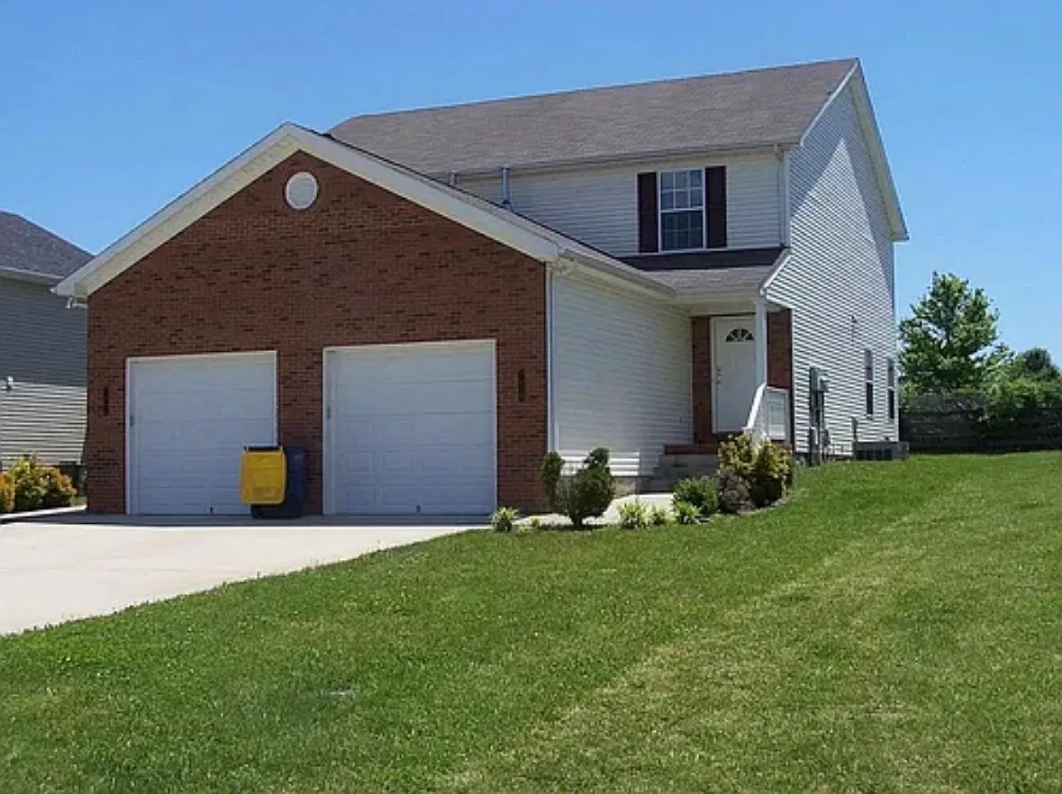 2 bed, 2.5 bath, 1400 sqft, $1,325 — Photo 1