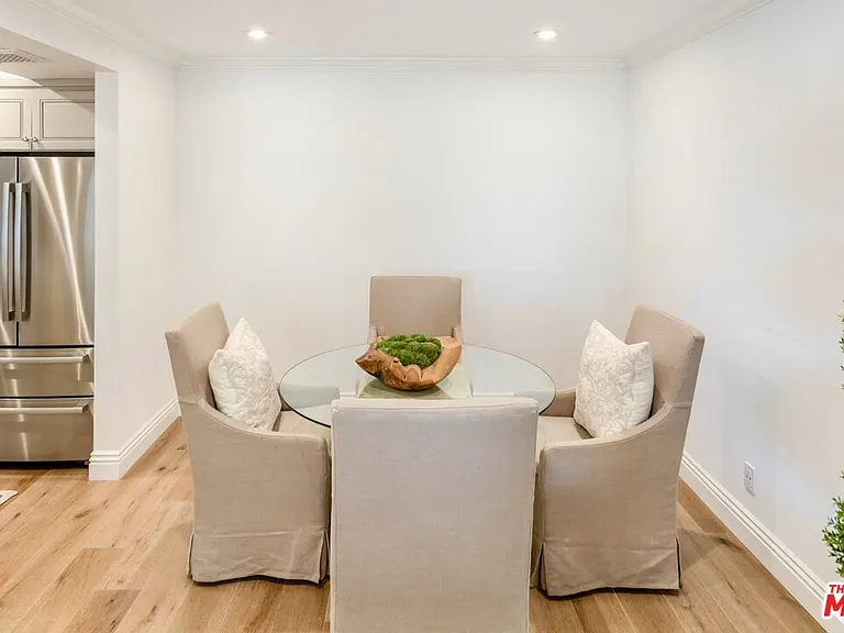 2385 Roscomare Rd #D3 — Photo 7