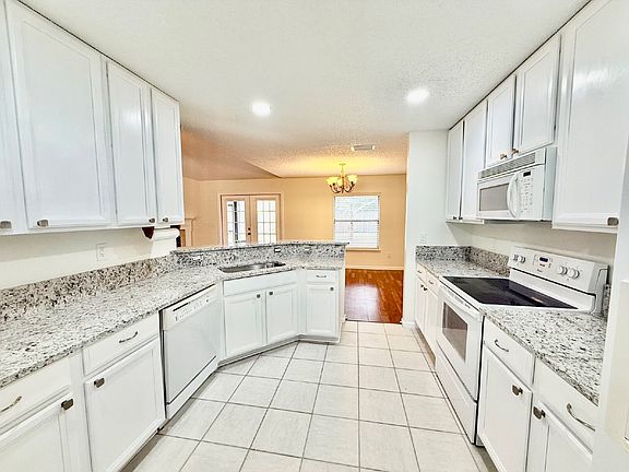 2nd image of 616 Fallen Timbers Dr