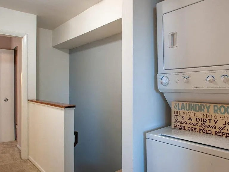 Lakewood Hills Apartments and Townhomes — Photo 7