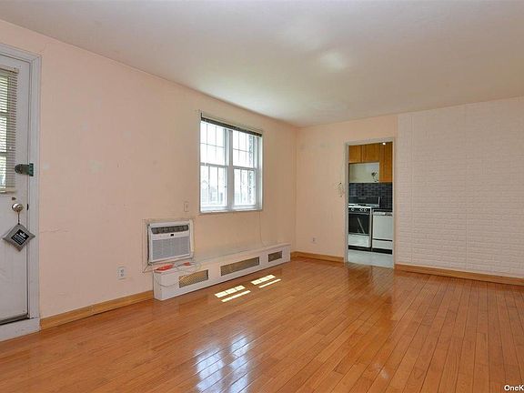 3rd image of 22439B 64th Ave