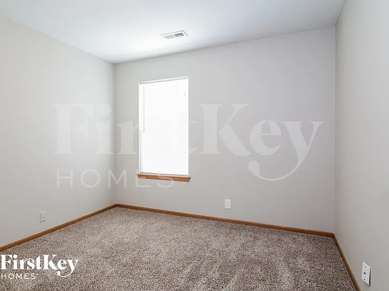 1521 Champion Dr — Photo 11
