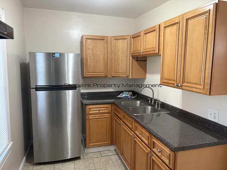 515 E School St — Photo 2