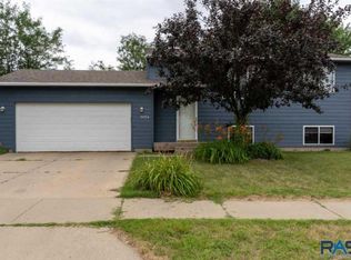 3054 N Presentation Ct, Sioux Falls, SD 57104