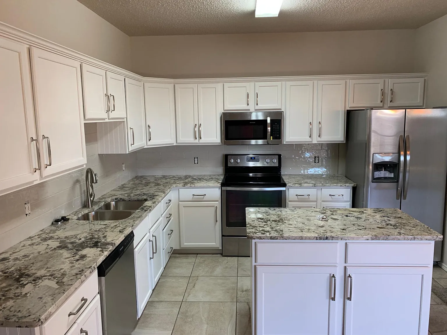 7707 Akron Ave — Photo 3