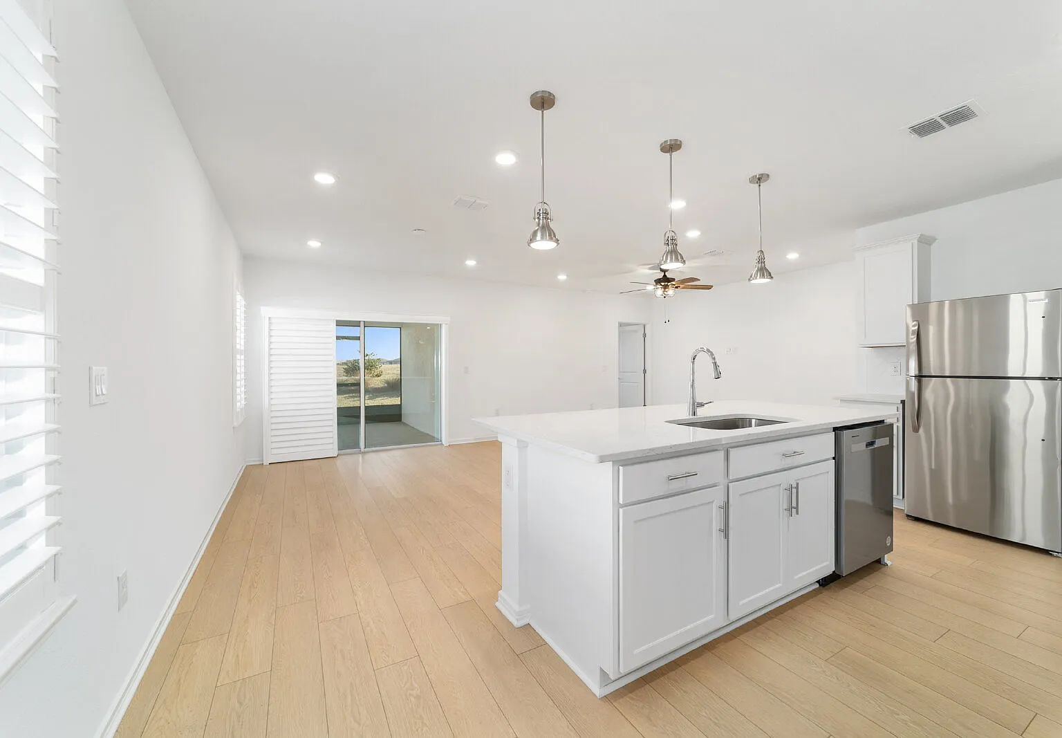 4 bed, 2.0 bath, 1583 sqft, $2,150 — Photo 3