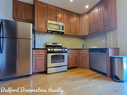 4th image of 319 Lewis Ave #1