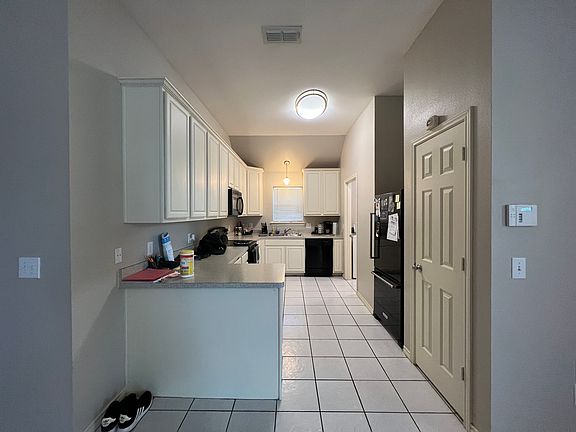 4th image of 913 S Kentucky St